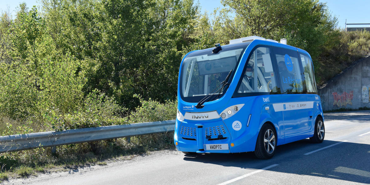 Innovation autour de Lyon : la première navette autonome débarque dans la Drôme !