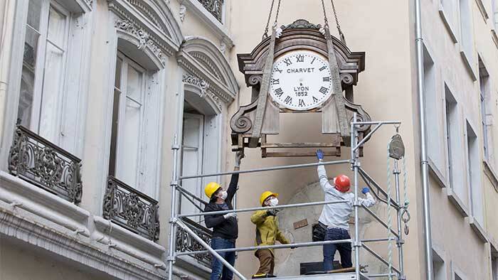 L’horloge aux Guignols change de place !
