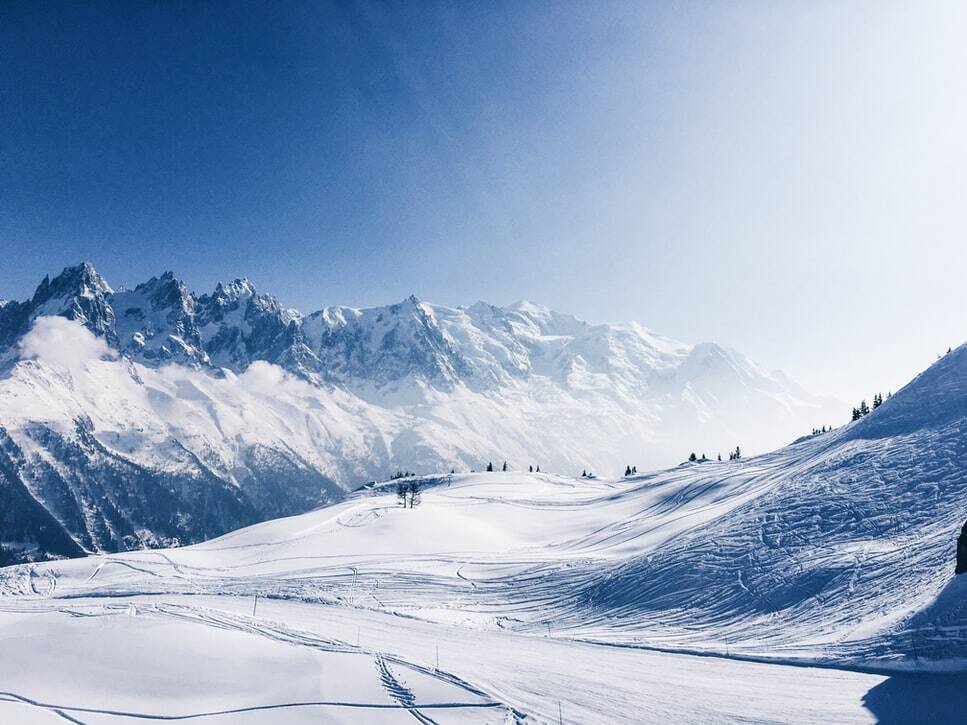 Près de Lyon : les stations de ski ouvertes au public mais les remontées mécaniques fermées.