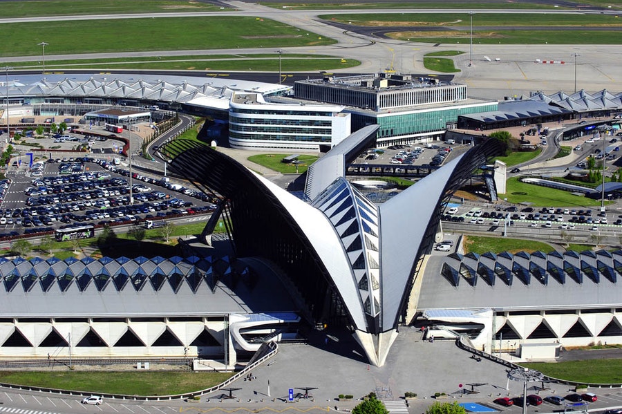 vue plongeante sur aéroport Saint Exupery
