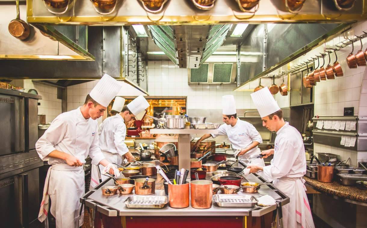 SOLIDARITÉ : Des repas offerts aux EHPAD par les chefs des Brasseries Paul Bocuse