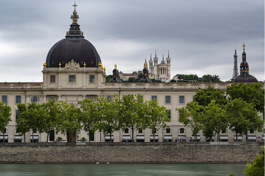 Lyon et ses Merveilles : l'Histoire de l'Hôtel-Dieu