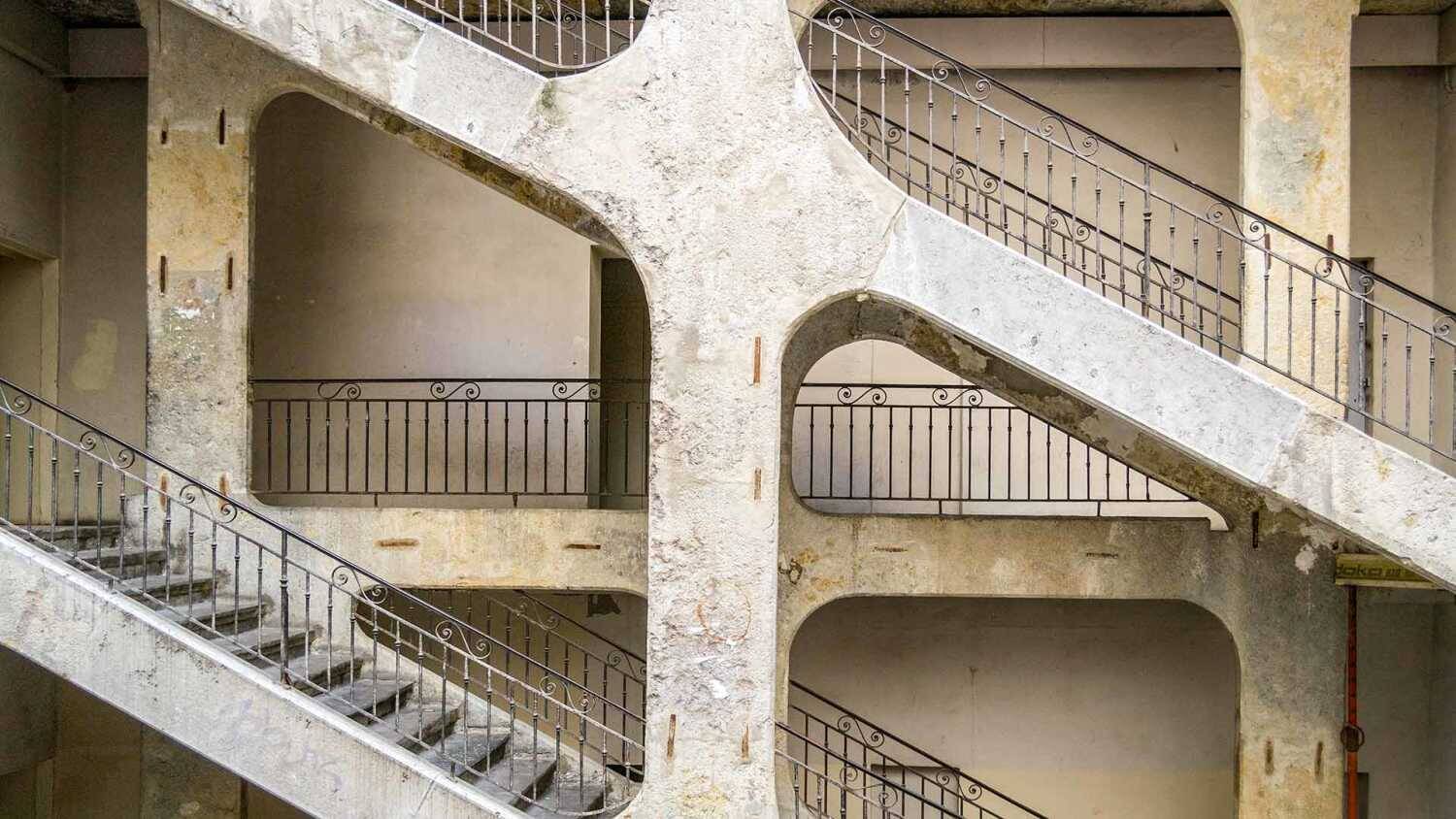LYON ET SES MERVEILLES : LA COUR DES VORACES